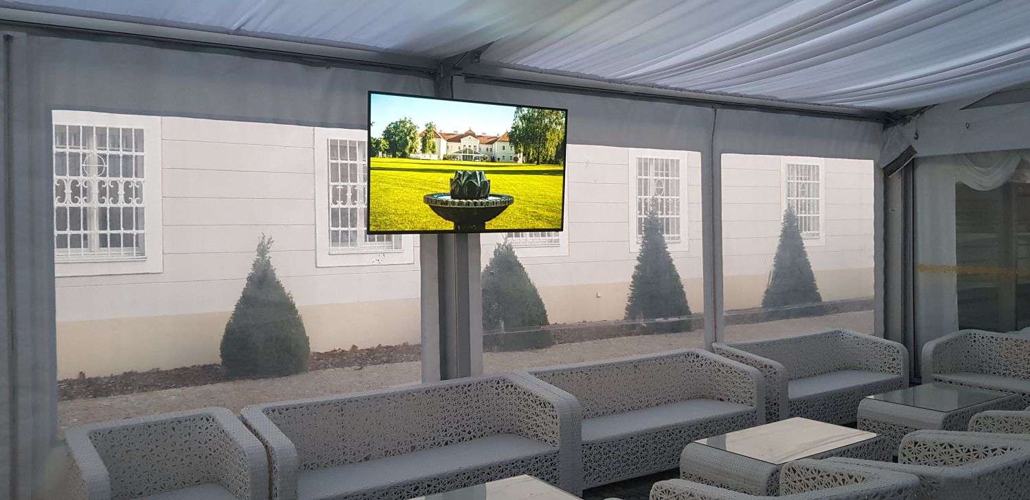 Courtyard area – no, it’s not photoshopped :)